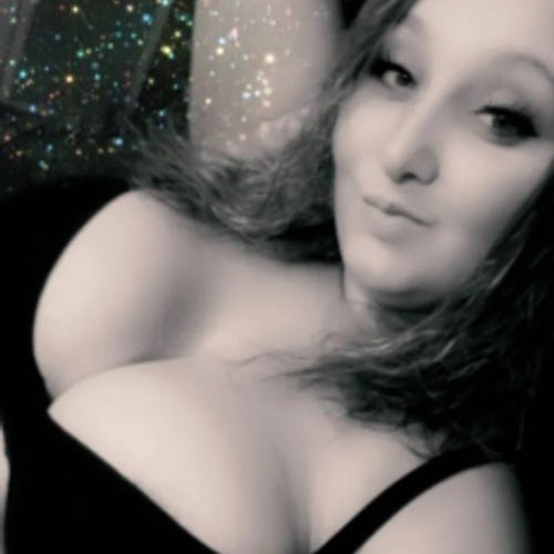 Mia Miller (moodybeauty69) profile picture